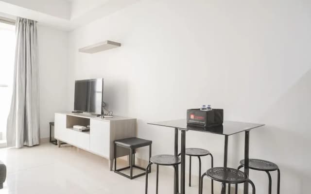 Stunning And Strategic 2Br Gold Coast Apartment Near Pik - photo 4