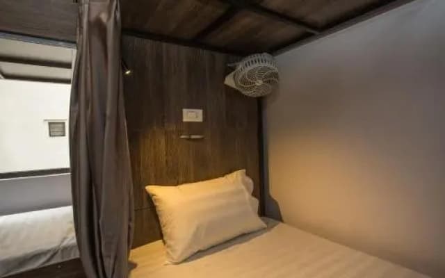 Vietnam Cheers Hostel - photo 4