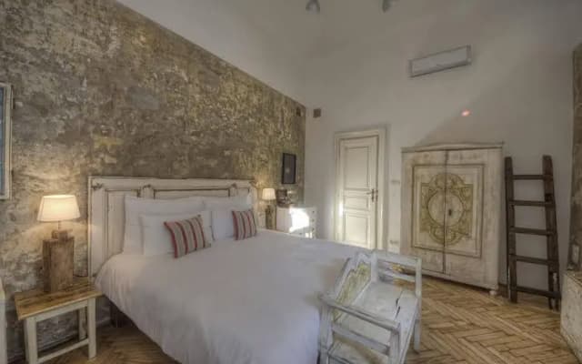 Brody 30 Apartment - photo 2