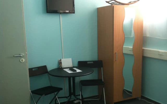 East Side Hostel - photo 4
