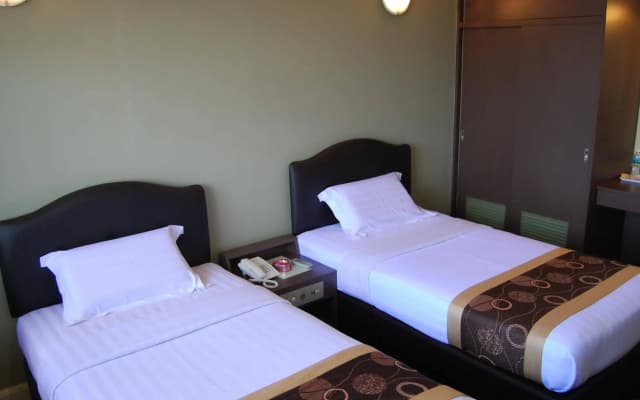 Greenlast Hotel - photo 4