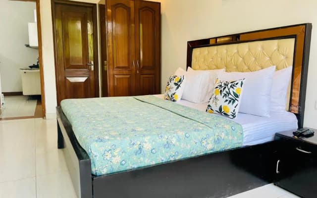Bluo Studio Defence Colony Mkt - Kitchen, Balcony - photo 4