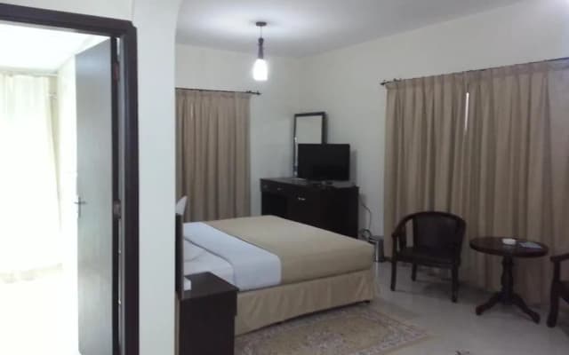 Dolphin Hotel - photo 3