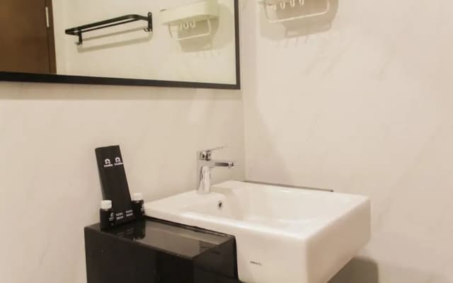Wonderful Studio at The Newton Ciputra World 2 Apartment - photo 5