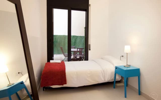 Large Guell Apartment - photo 3