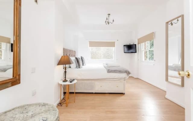 Kings Road Apartments - photo 5