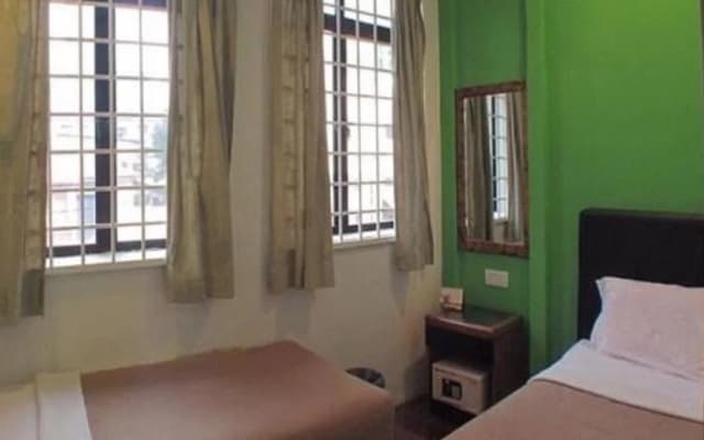 Green Hut Lodge - photo 3