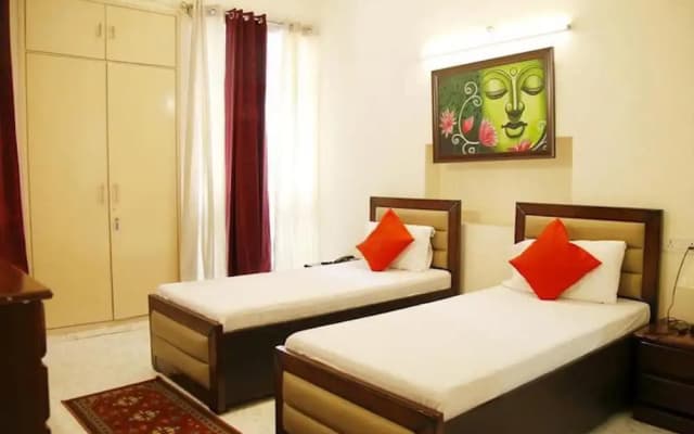 Room in Guest Room - Maplewood Guest House, Neeti Bagh, New Delhiit is a Boutiqu Guest House - Room 2 - photo 3