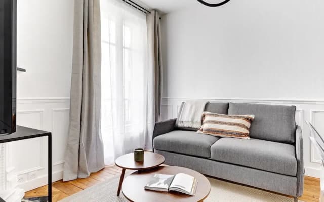 Chic 1BR by Eiffel Tower & Champ de Mars - photo 2