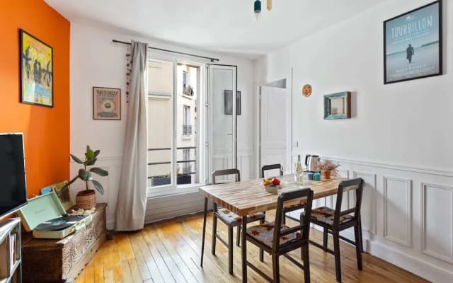 Spacious and Bright Duplex Located in the 19th - photo 2