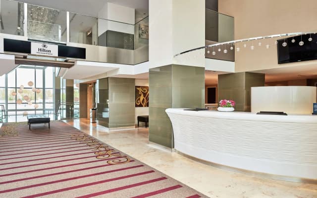 Hilton Vienna Waterfront Hotel - photo 2