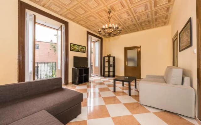 Grand Latina Apartment - photo 3
