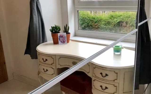 2 Bedroom Flat Near Leith - photo 3