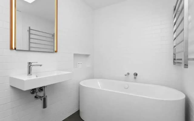 Impeccable 3-bed Home Near the Beach - photo 5