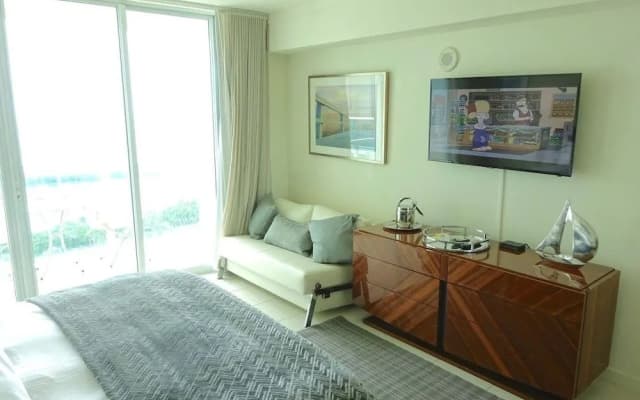 Ocean Million Dollar View Studio + Balcony #2 - photo 3