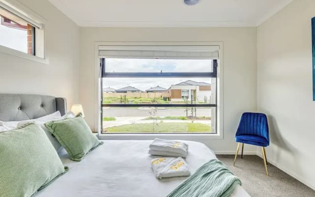 StayAU Charming 4BR Retreat Wyndham Vale - photo 2
