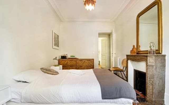 Beautiful Apartment in the Center of Paris on the Island of the City - photo 5