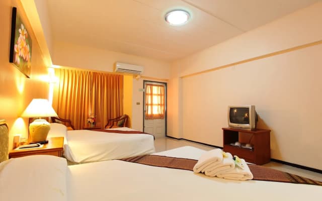 Regent Ramkhamhaeng and Apartment - photo 2