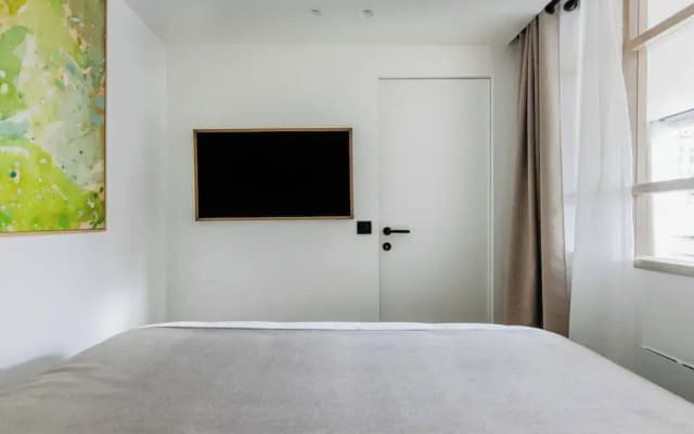 Magnificent Apartment -1br-4p- Canal Saint-martin - photo 3