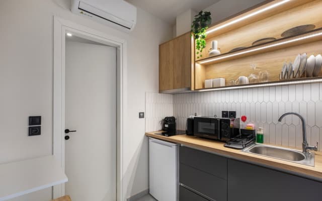 Oraya Chic Studio with Balcony in Athens - photo 5