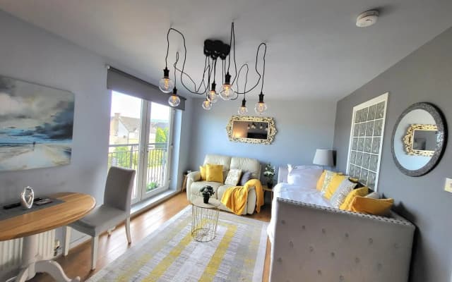 4 Separate Beds, Sleeps 6, Beautiful 2 bed Apt - photo 2