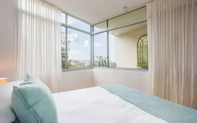 Bronte Beach Coastal Apartment With Ocean View - photo 2