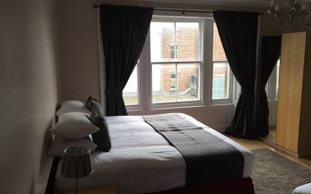 Castle View Apartments - photo 4