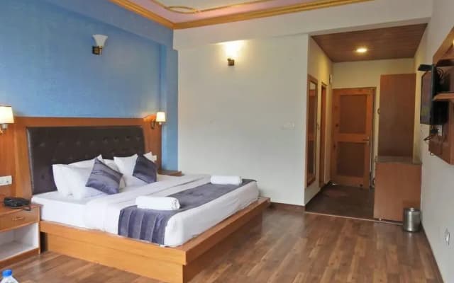 Hotel Taksh Inn - photo 3