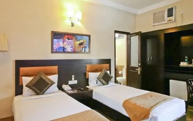 Clarks Inn Kailash Colony - photo 5