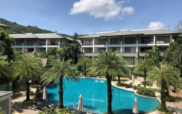 "beachfront 3br Luxe, Jacuzzi Pool On Naithon Beach" - photo 2