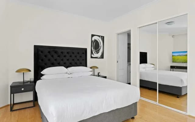 Idyllic Studio by University Campuses - photo 3