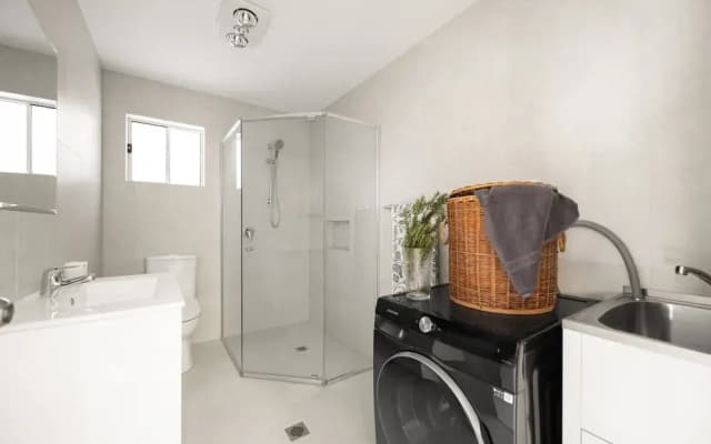 Beachside 2-bed Home in Brighton-le-sand - photo 4