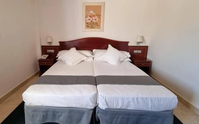 Hotel Gran Legazpi - photo 4