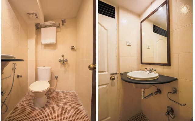 OYO Flagship 76609 Shiv Hotel Sector 33 Begampur - photo 4