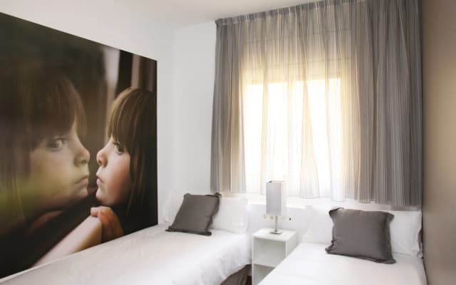 MH Apartments Suites - photo 3