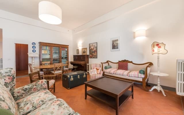 Pitti Large Apartment With Balcony - photo 4