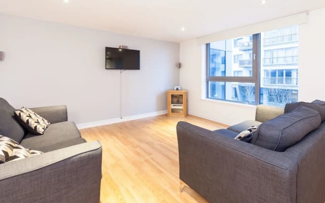 Modern Two Bedroom Apartment - photo 2