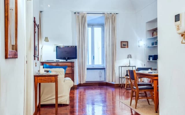 Well Decorated Flat With Amazing Central Location! - photo 2