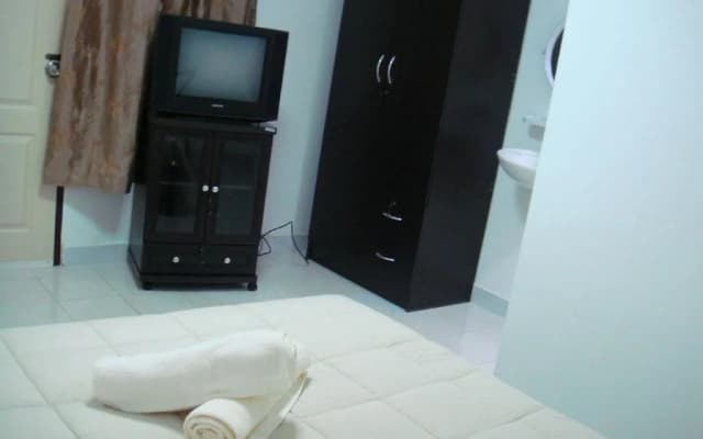 Katun's Guesthouse - photo 2