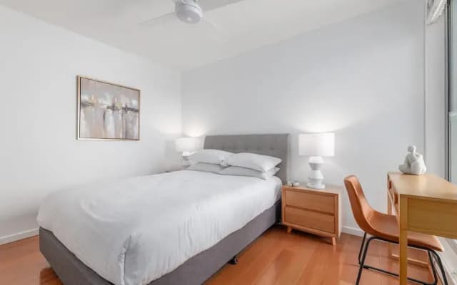 Bright 2-bed Apartment With Balcony & Garage - photo 4