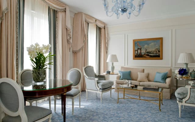 Four Seasons George V Hotel - photo 3