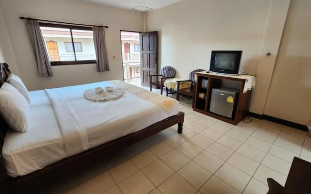 Panupong Hotel - photo 2