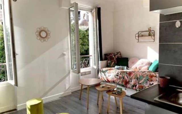 Charming Studio With Two Balconies - photo 4