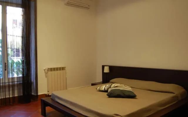 Rsh Guardiola Apartments - photo 2