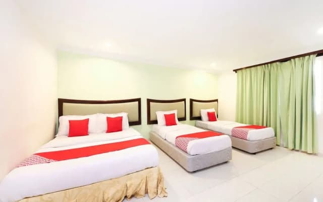 OYO 775 Hotel Sahara Inn - photo 5