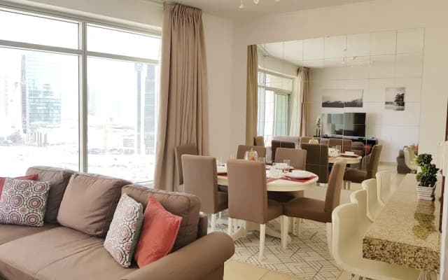 Luton Vacation Home Burj Views - photo 2