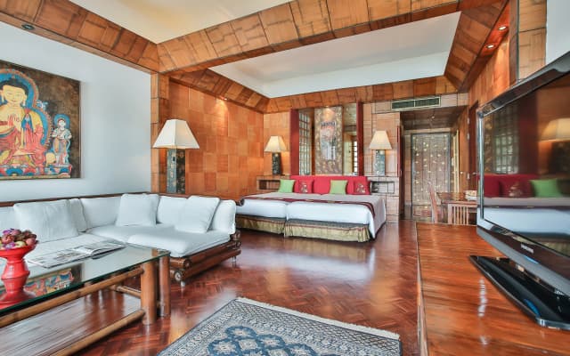 Mom Tri's Villa Royale - photo 3