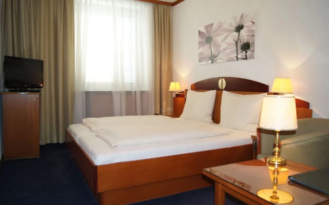 The Weekend Hotel - photo 4