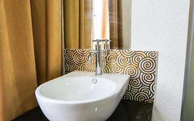 New Dawn Hotel - photo 4