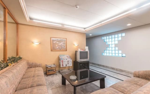 OYO 671 Hotel Capitol - photo 5